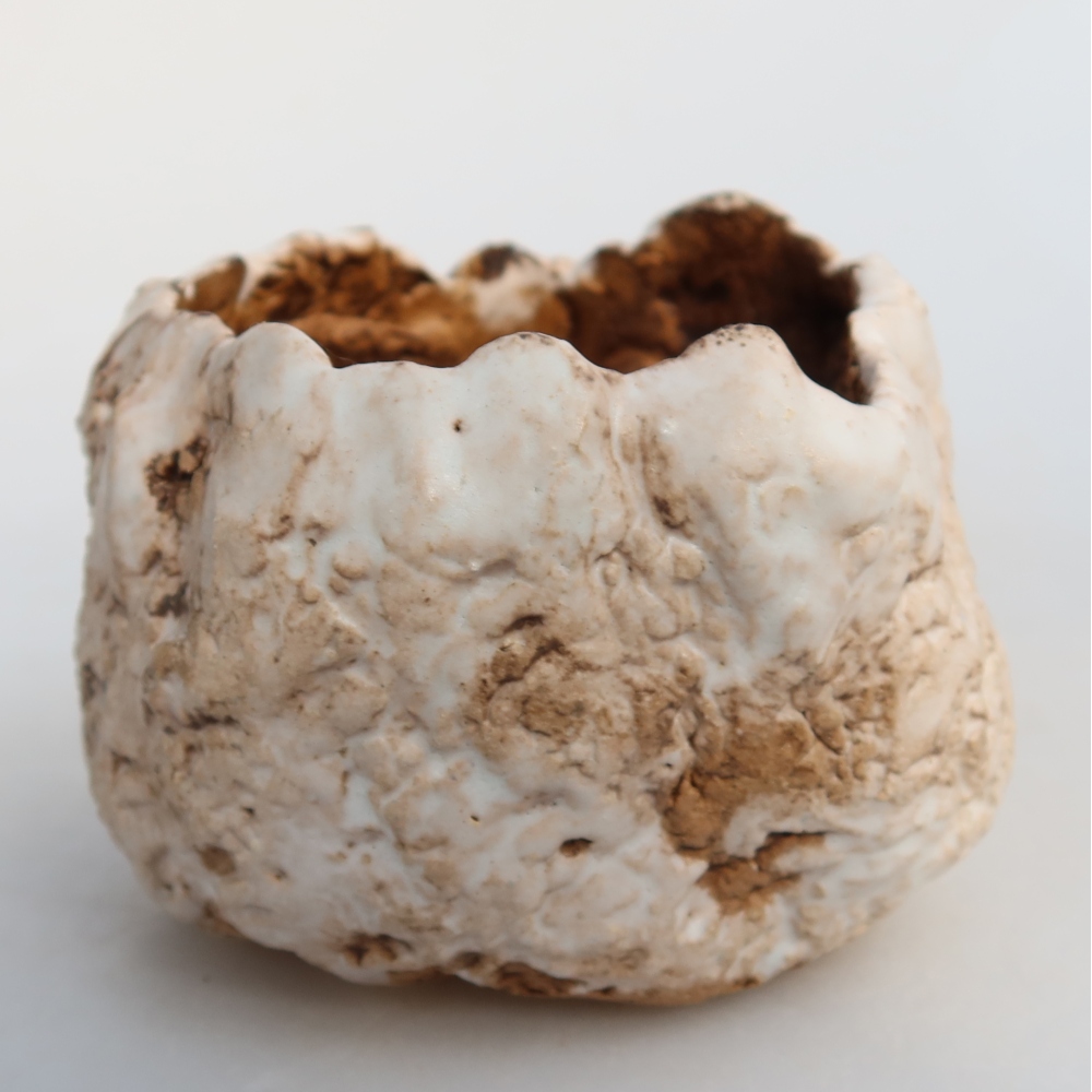 Keramická Skořápka  7 x 7 x 6 cm , barva bílohnědá