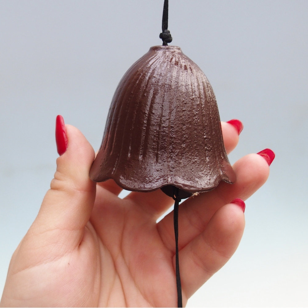 Kovový zvonek do větru, barva hnědá