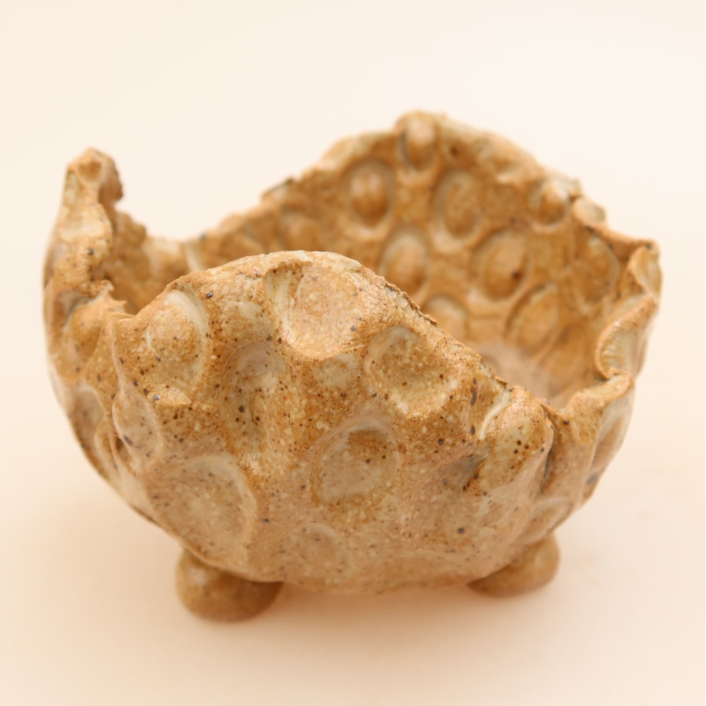 Keramická Skořápka  8,5 x 8,5 x 6 cm , barva béžová