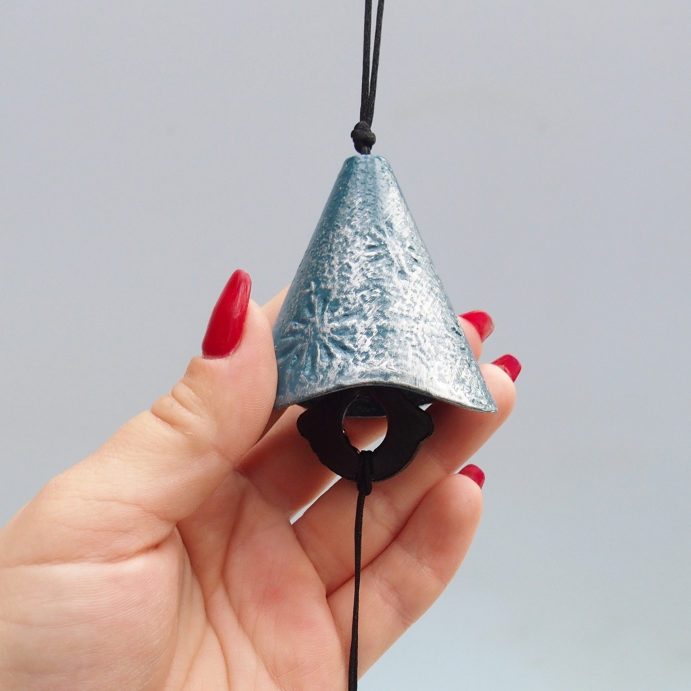 Kovový zvonek do větru, barva modrá