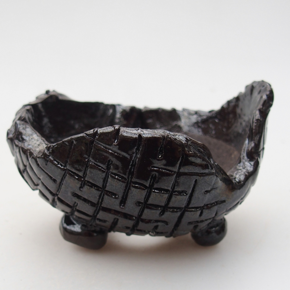 Keramická Skořápka  9 x 9 x 6 cm , barva černá