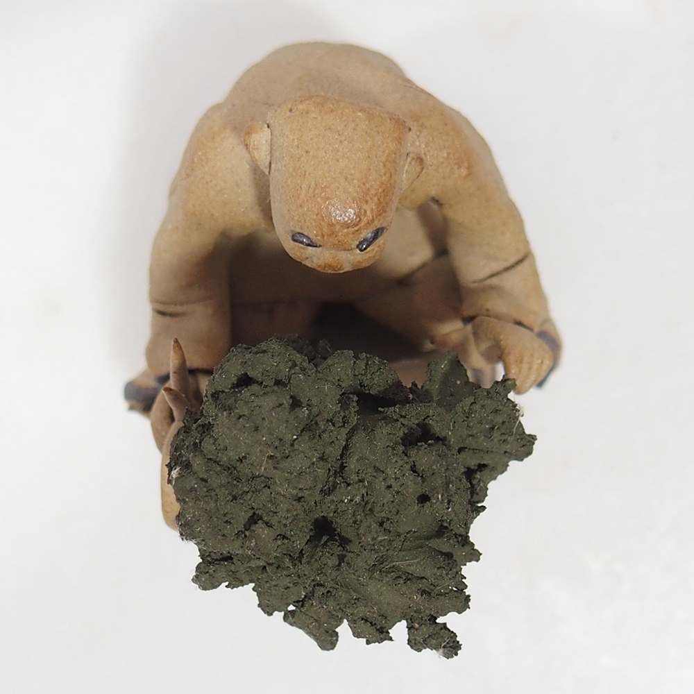 Keramická figurka - Bonsajista