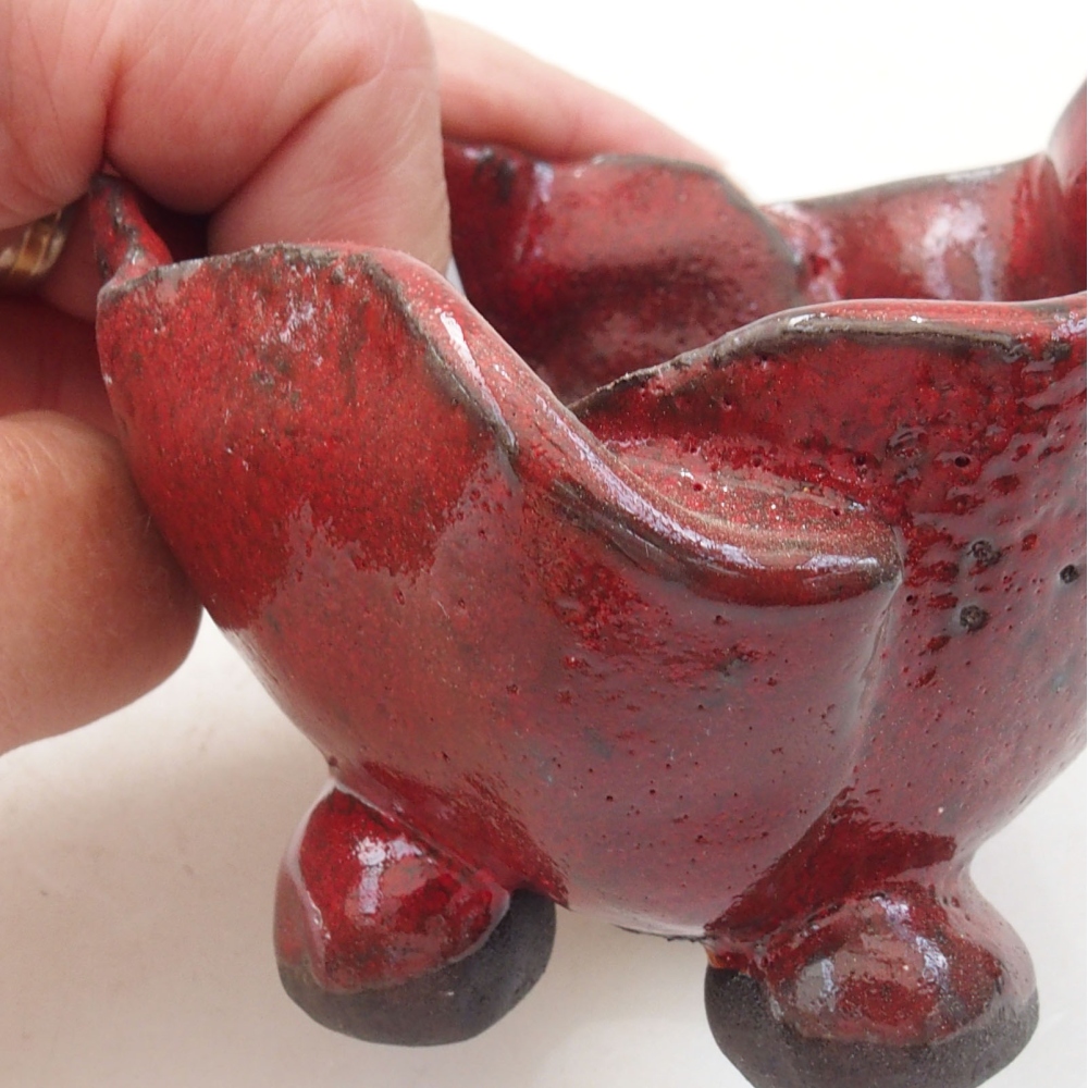 Keramická Skořápka  8 x 8 x 7 cm , barva červená