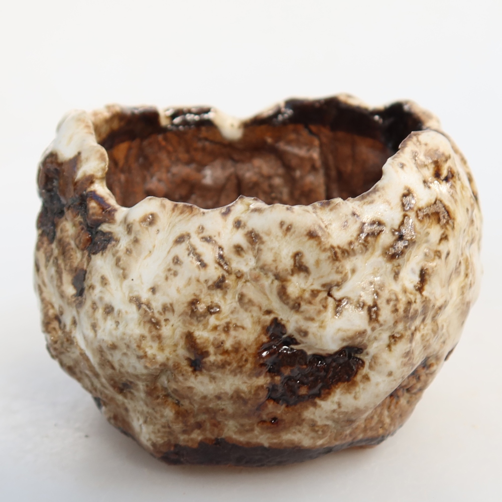 Keramická Skořápka  7,5 x 7 x 5,5 cm , barva bílohnědá