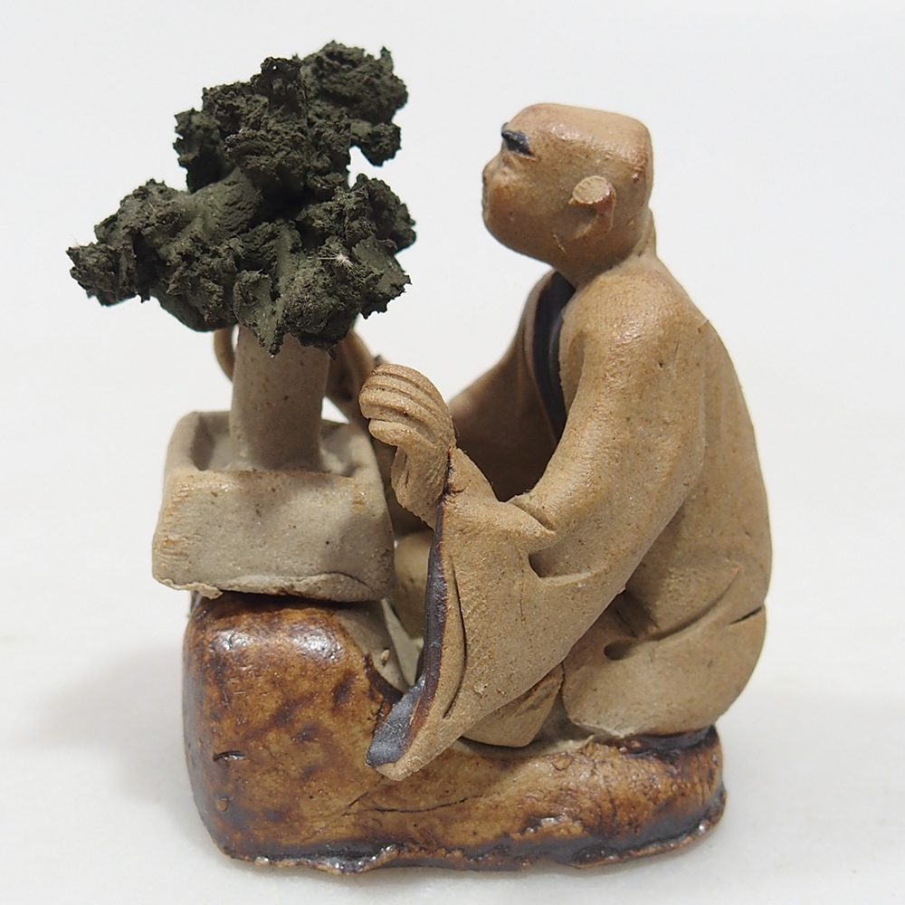 Keramická figurka - Bonsajista