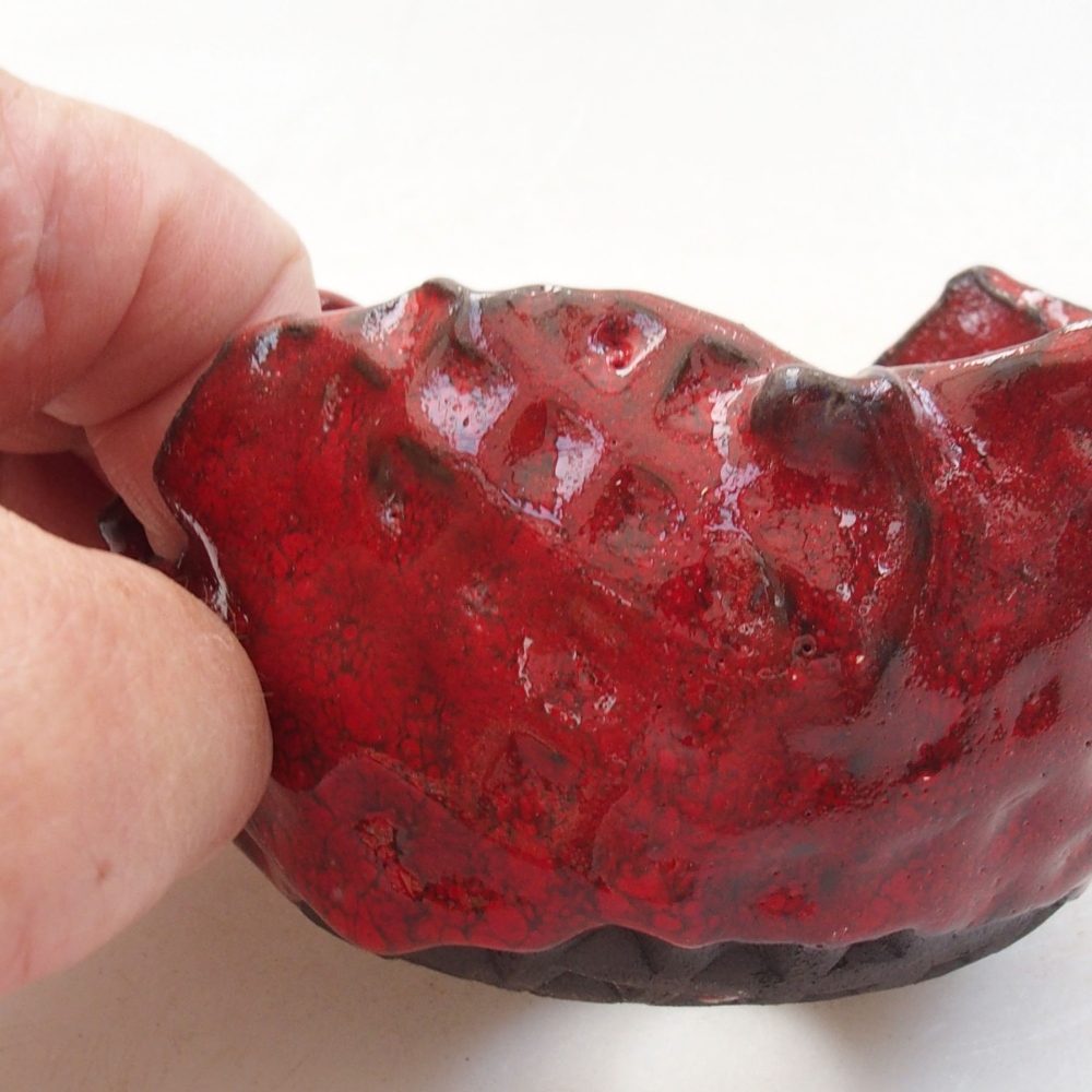 Keramická Skořápka  8 x 7 x 5,5 cm , barva červená