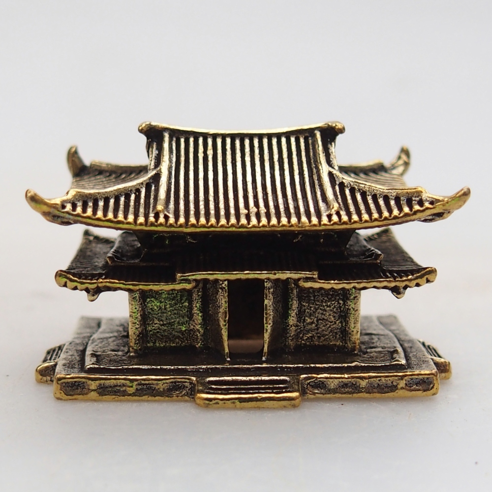 Kovová figurka - chatrč