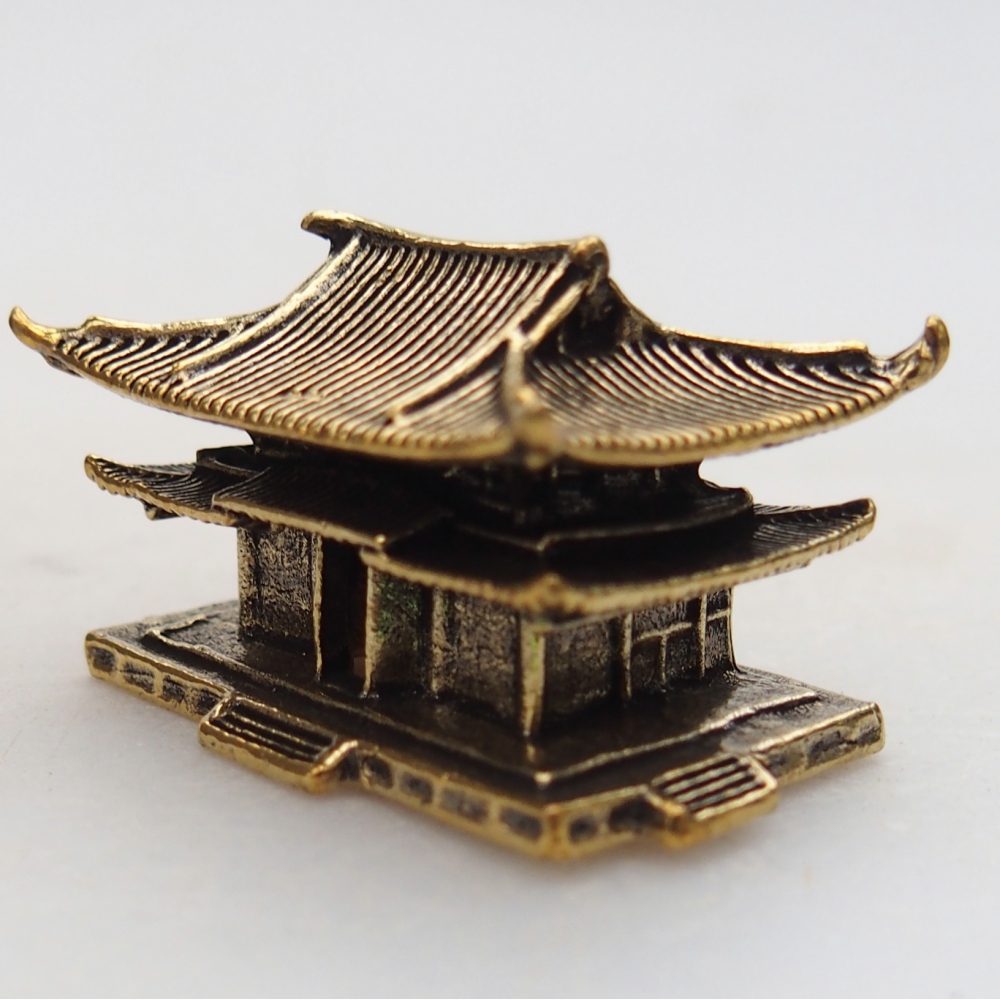 Kovová figurka - chatrč