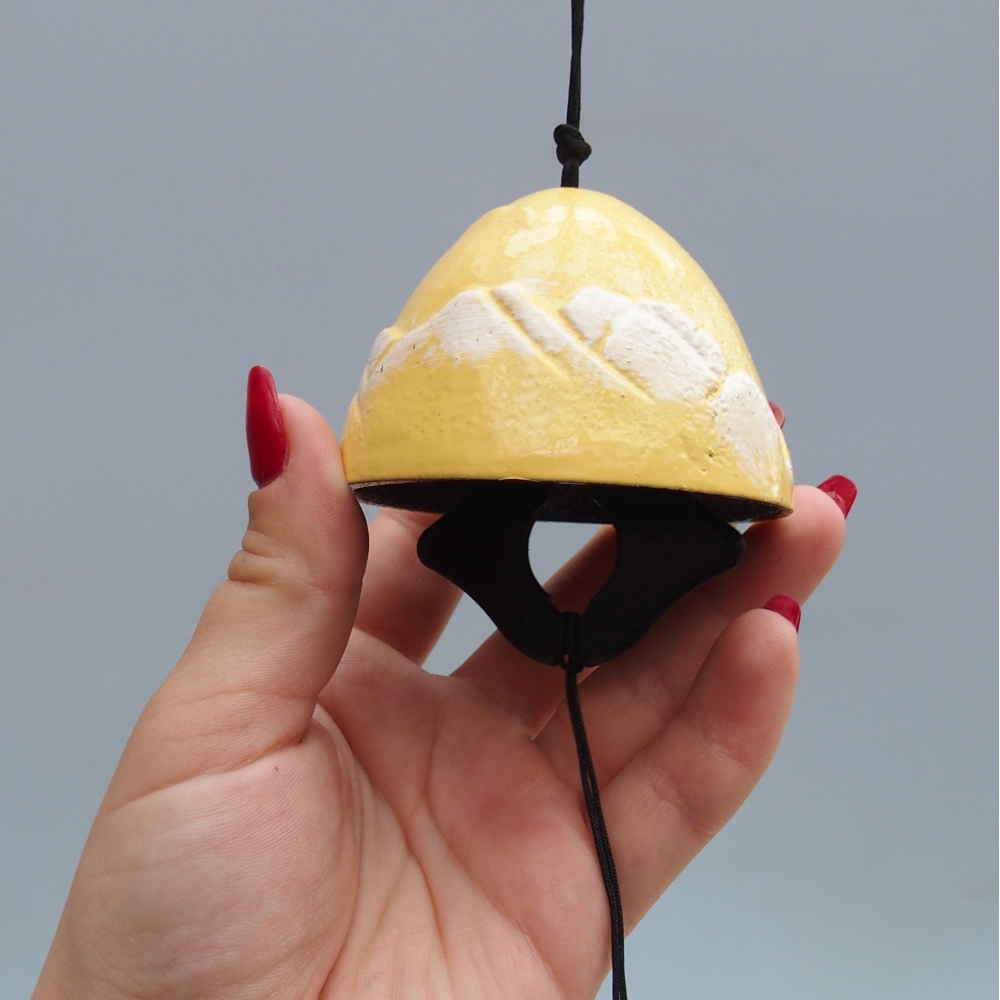 Kovový zvonek do větru, barva žlutá