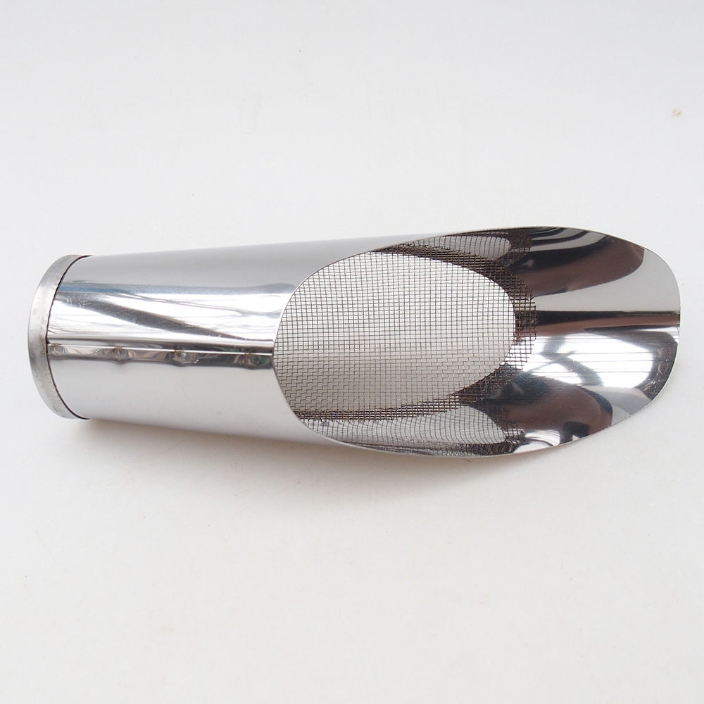 Lopatka na zeminu se sitem