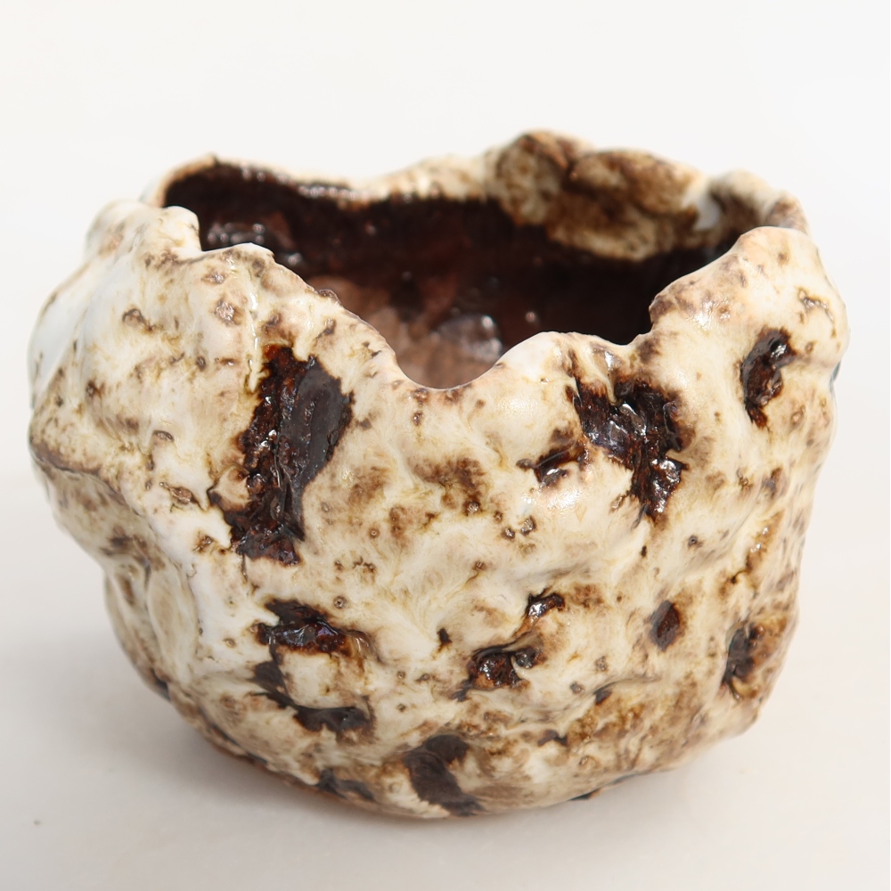 Keramická Skořápka  7,5 x 7,5 x 6 cm , barva bílohnědá