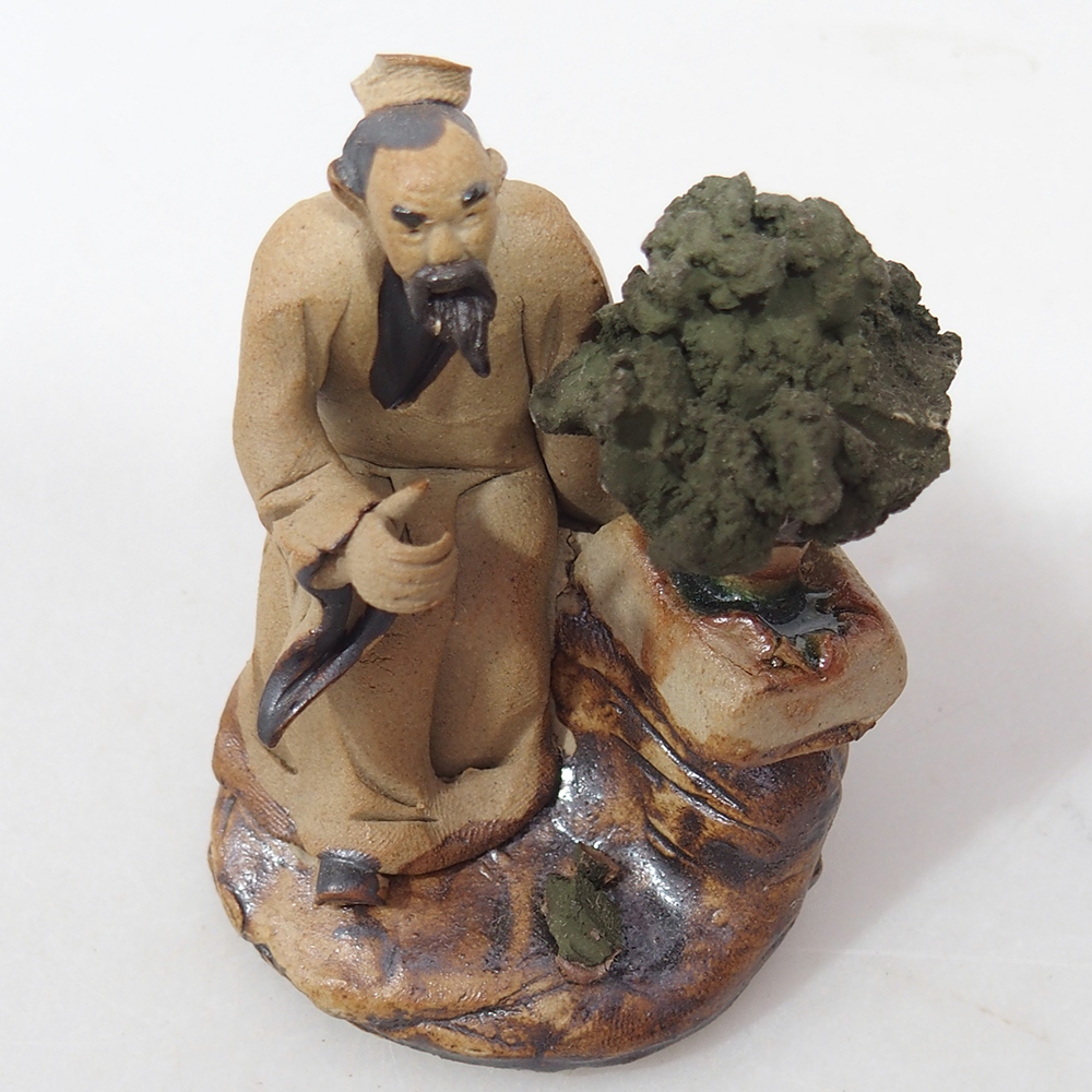 Keramická figurka - Bonsajista
