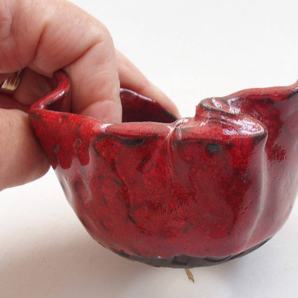 Keramická Skořápka  8 x 7,5 x 6 cm , barva červená
