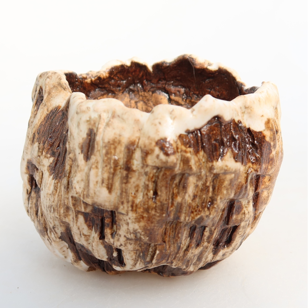 Keramická Skořápka  7,5 x 7 x 6,5 cm , barva bílohnědá
