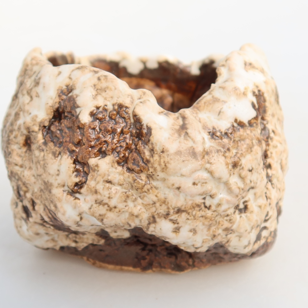 Keramická Skořápka  7 x 7 x 6 cm , barva bílohnědá