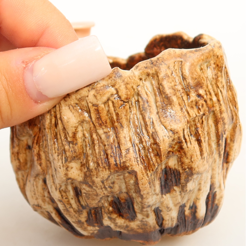 Keramická Skořápka  7 x 7 x 6,5 cm , barva bílohnědá