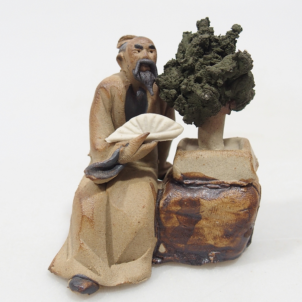 Keramická figurka - Bonsajista