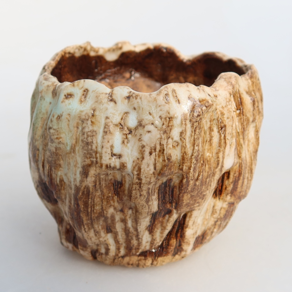 Keramická Skořápka  7,5 x 7 x 6,5 cm , barva bílohnědá