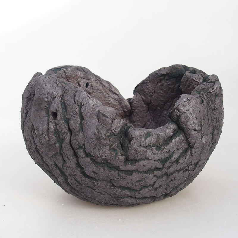 Keramická Skořápka  15 x 13 x 11 cm , barva kovová