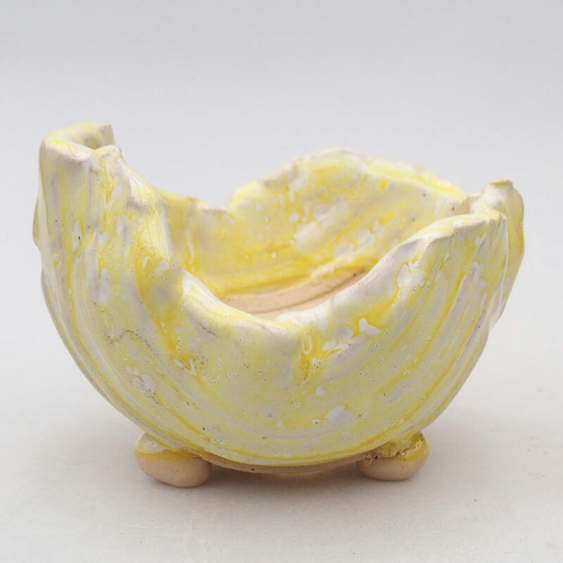 Keramická Skořápka  8,5 x 8,5 x 5 cm , barva bíložlutá