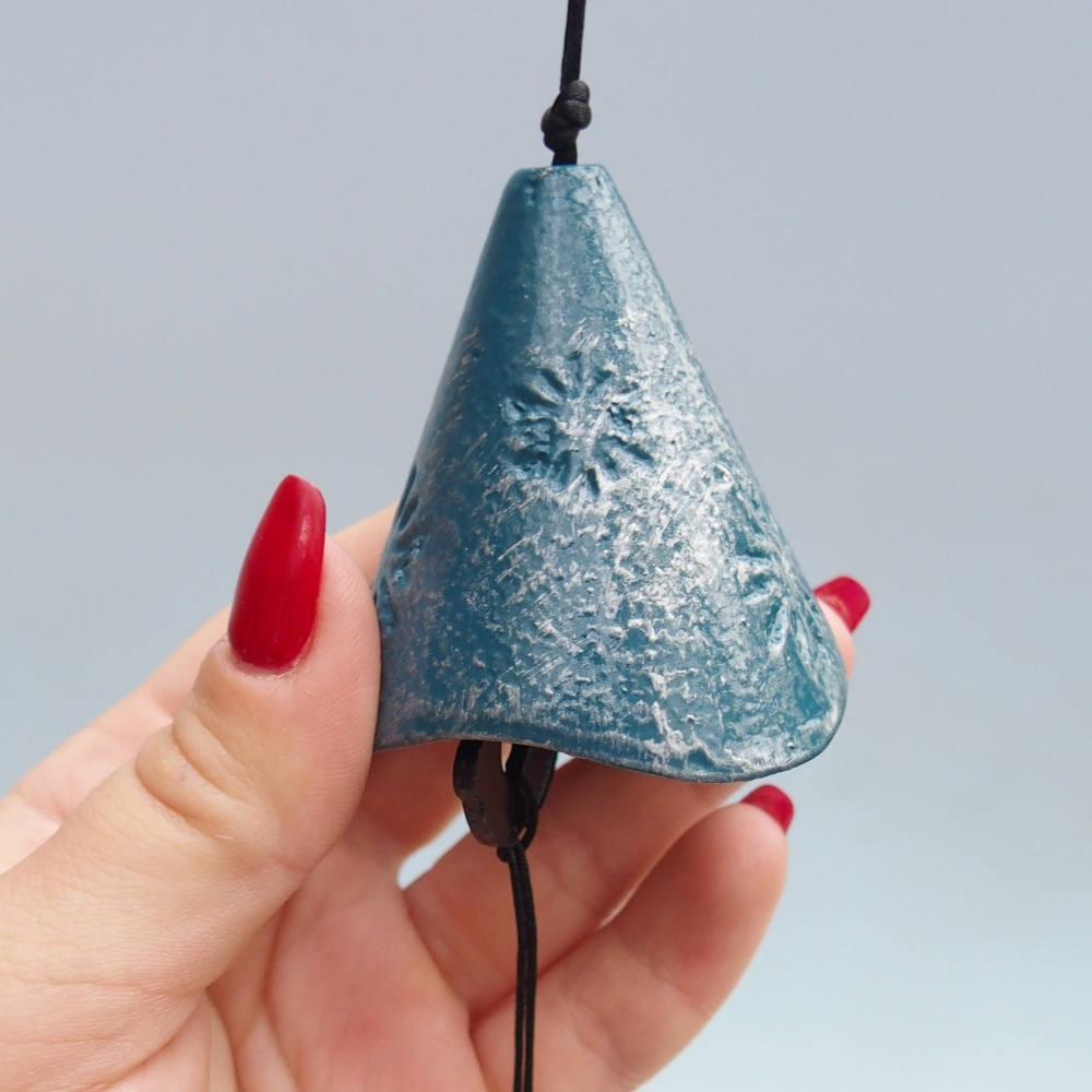 Kovový zvonek do větru, barva modrá