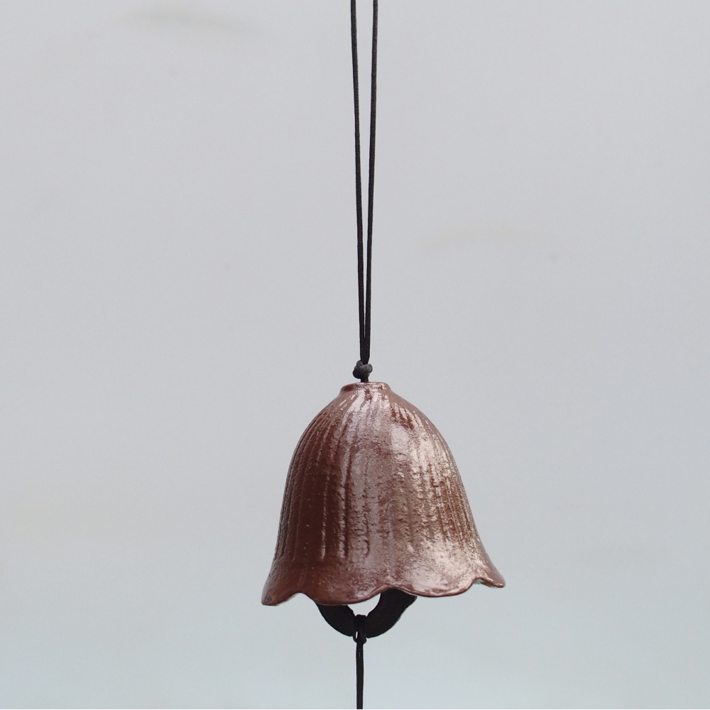 Kovový zvonek do větru, barva hnědá