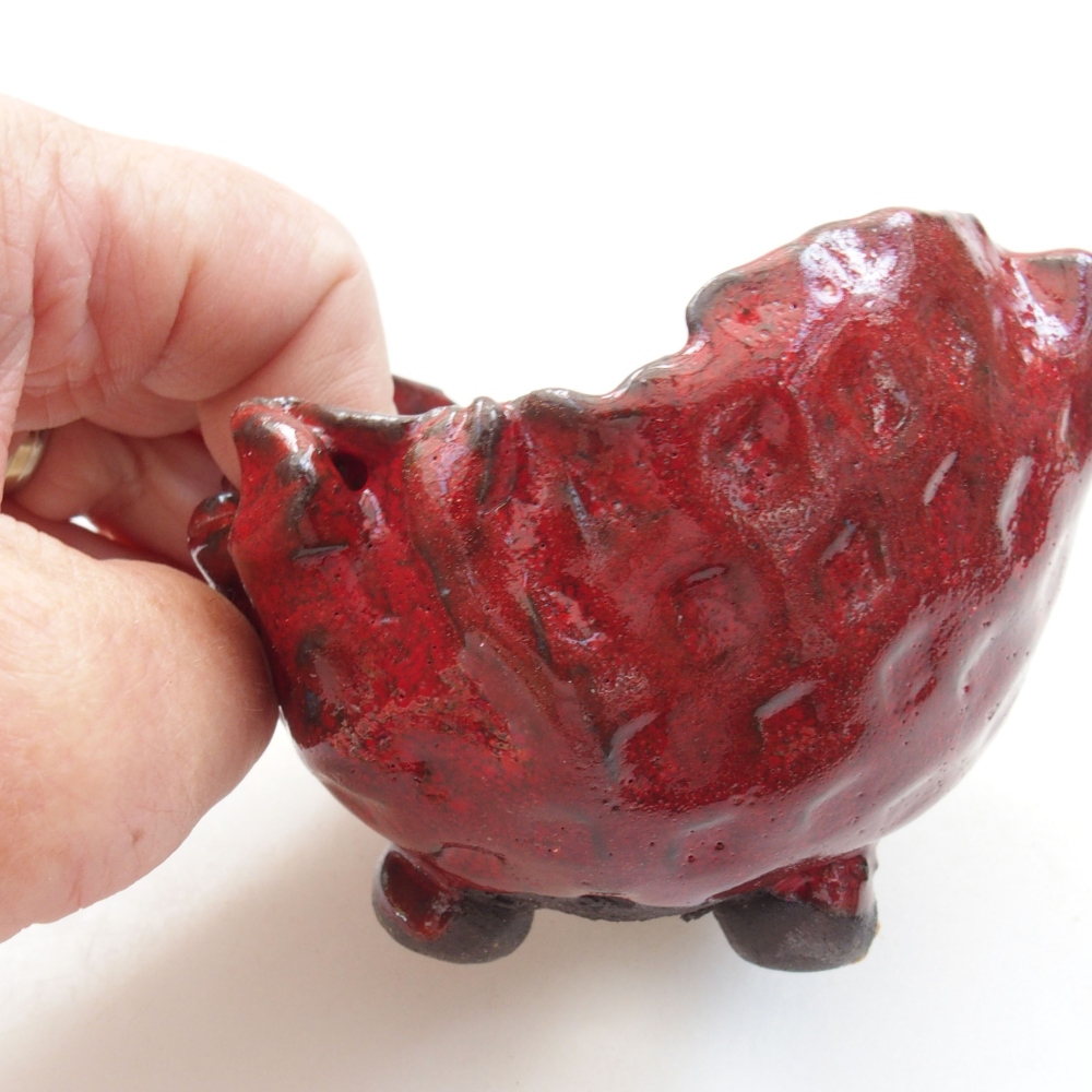 Keramická Skořápka  8 x 7 x 7 cm , barva červená