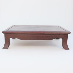 Dřevěný stolek pod bonsaje